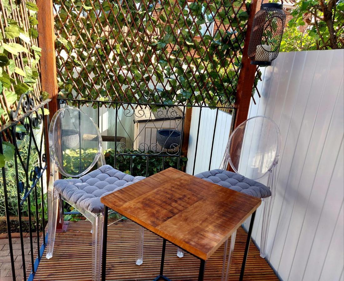 Pretty Studio With A Private Terrace London Eksteriør bilde